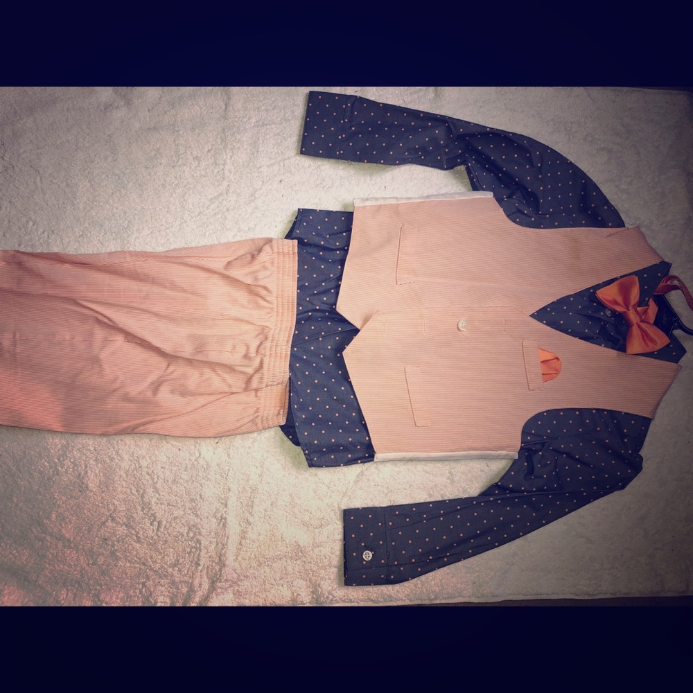 Entire suit for sale 4 piece set for toddler